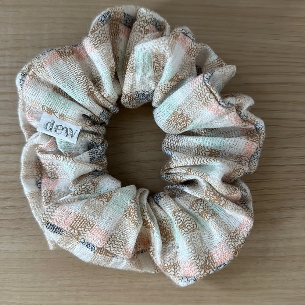 Dew Edit Scrunchie "Just A Fling" Plaid